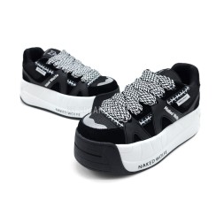 Naked Wolfe Slide Black/White